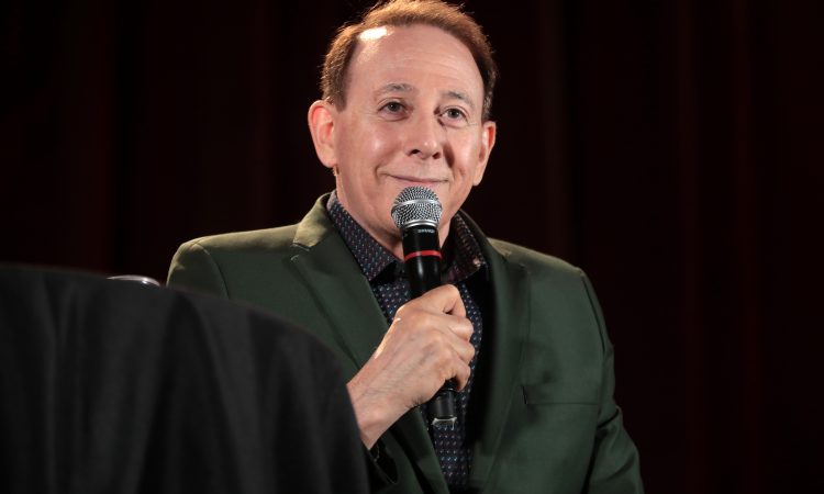 Paul Reubens speaking with attendees at the 2019 Phoenix Fan Fusion at the Phoenix Convention Center in Phoenix, Arizona. Gage Skidmore.